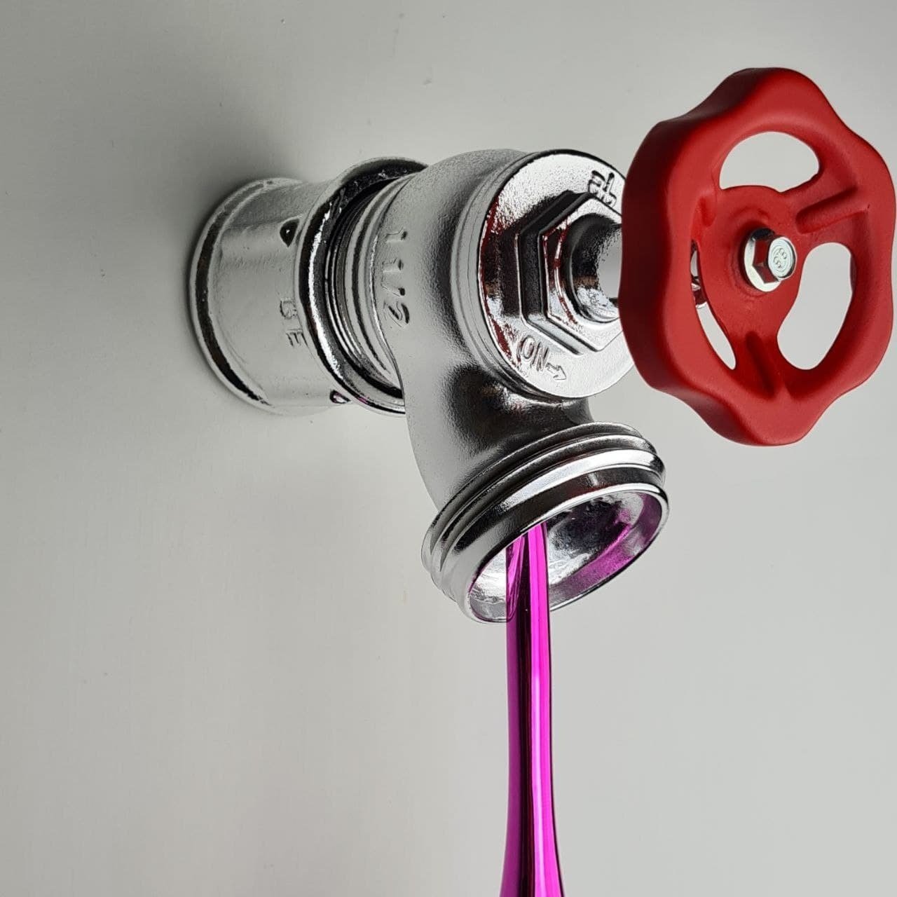 Running Out - Silver & Fucsia - Santicri