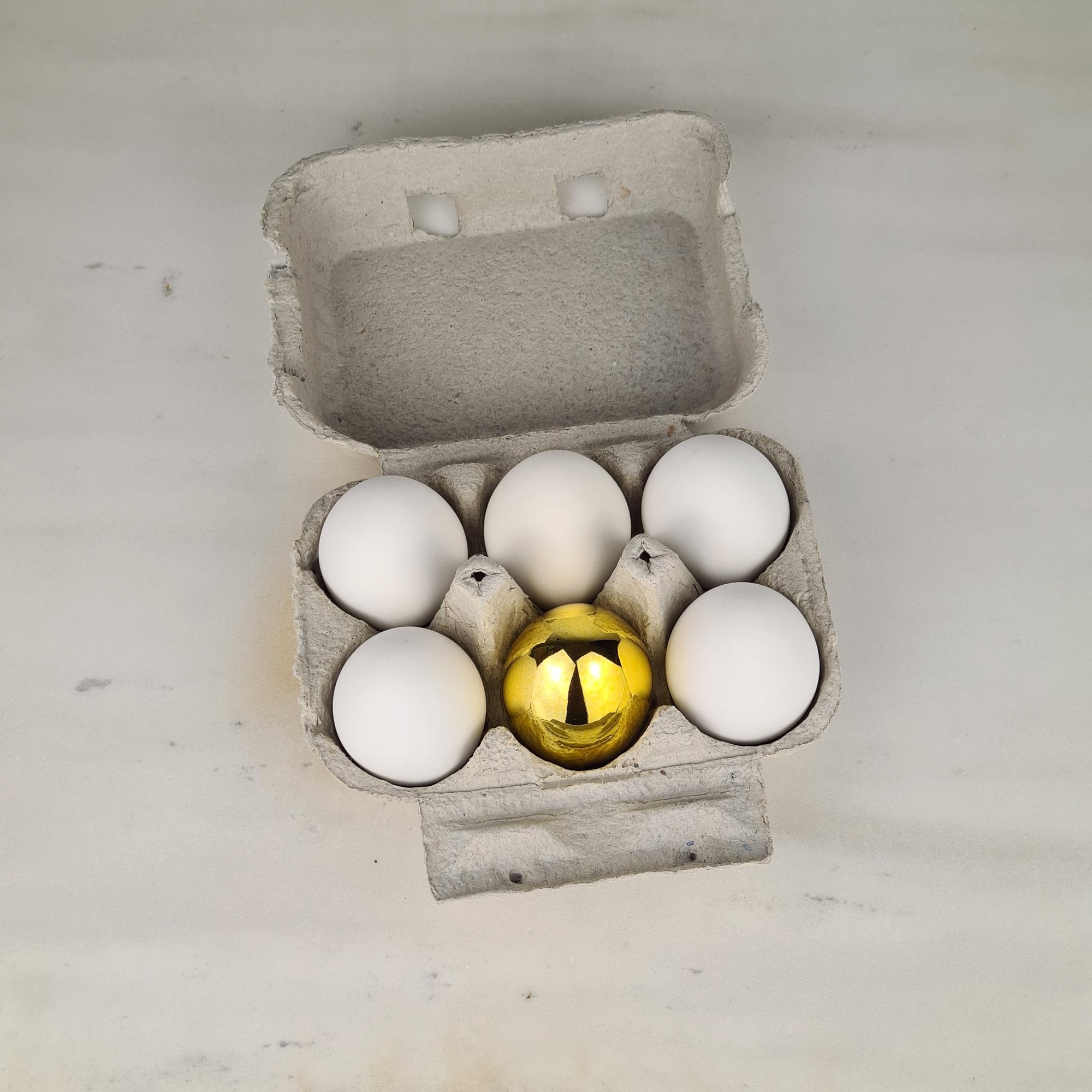 Eggs Pop (White and Gold)