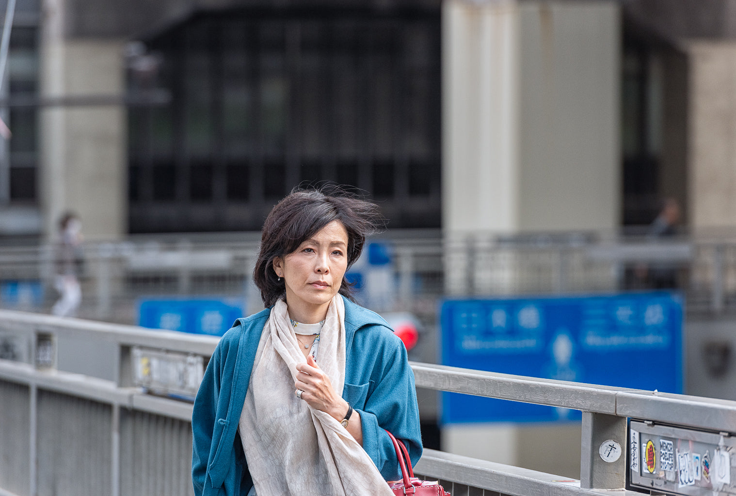 Woman wearing a scarf 