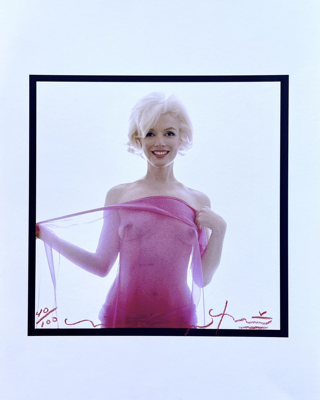 Marilyn Monroe con foulard fucsia - Bert Stern