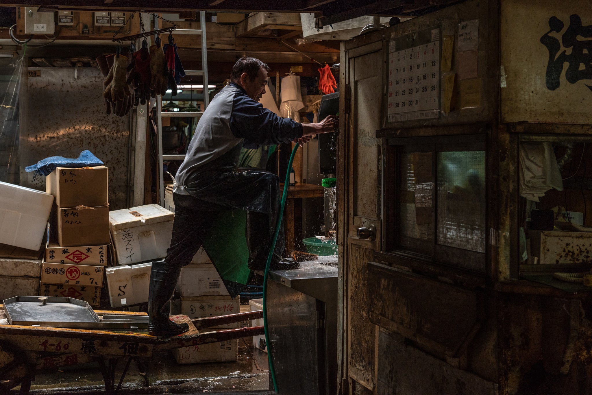 Tsukiji worker