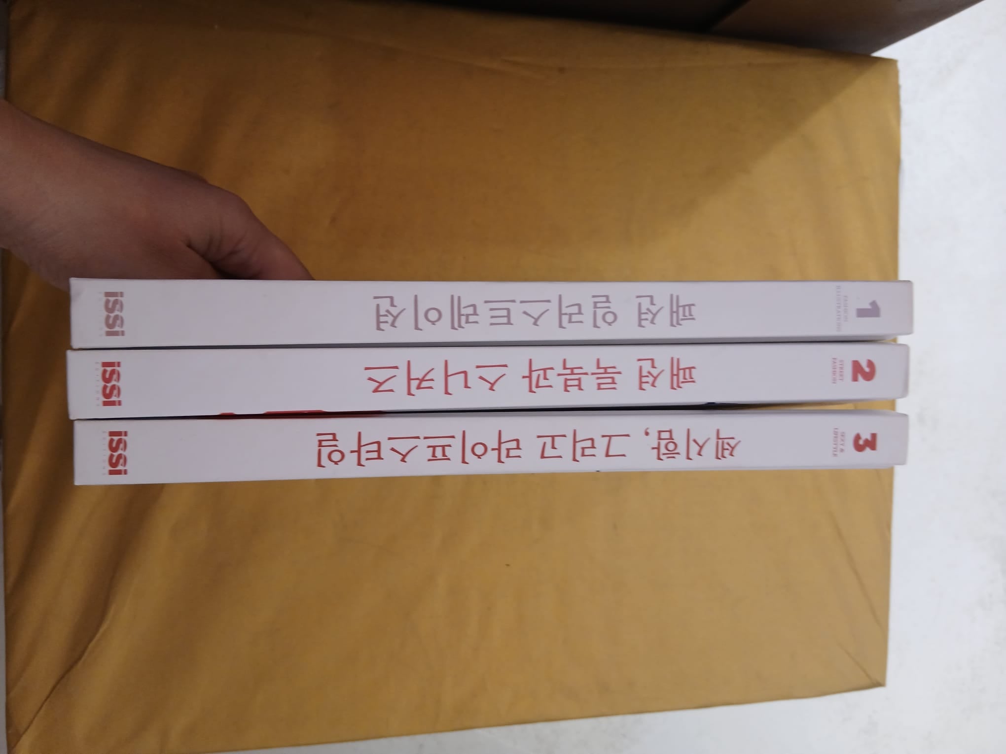 KASIQ per ISSI Magazine (3 volumi)