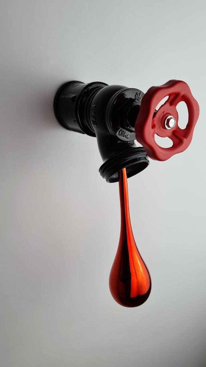 Running Out - Black & Red - Santicri